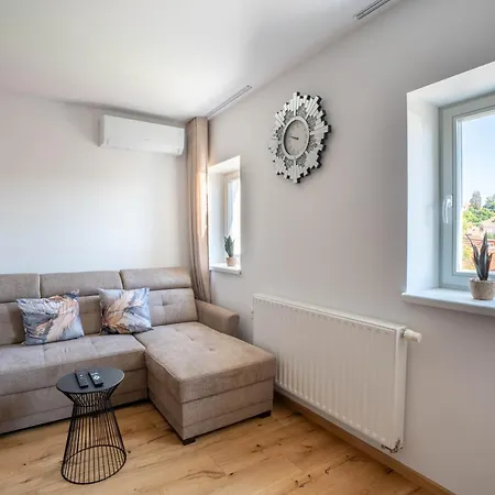 Apartment Apartma Na Grad *