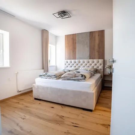 Apartment Apartma Na Grad